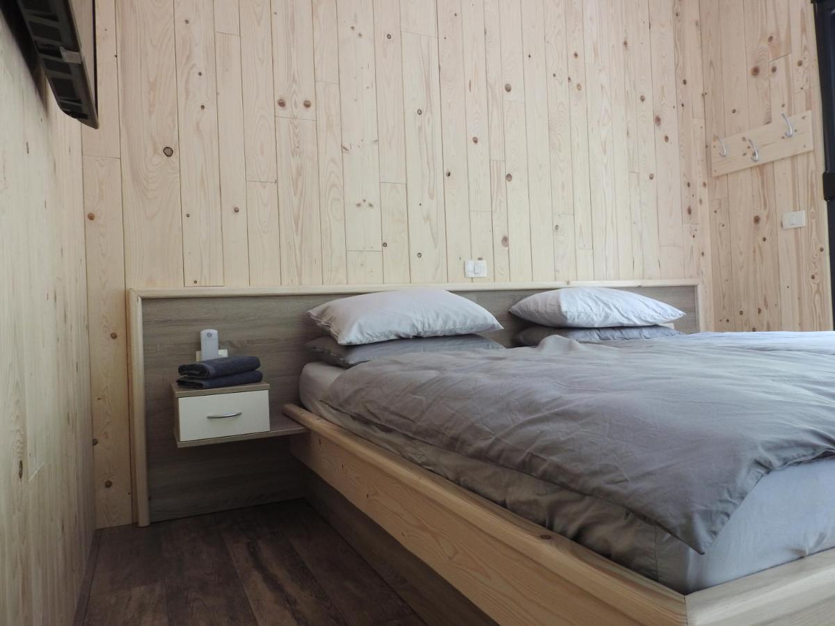 Pocitniski Hisici - Small Holiday Houses Ajdovščina Екстериор снимка