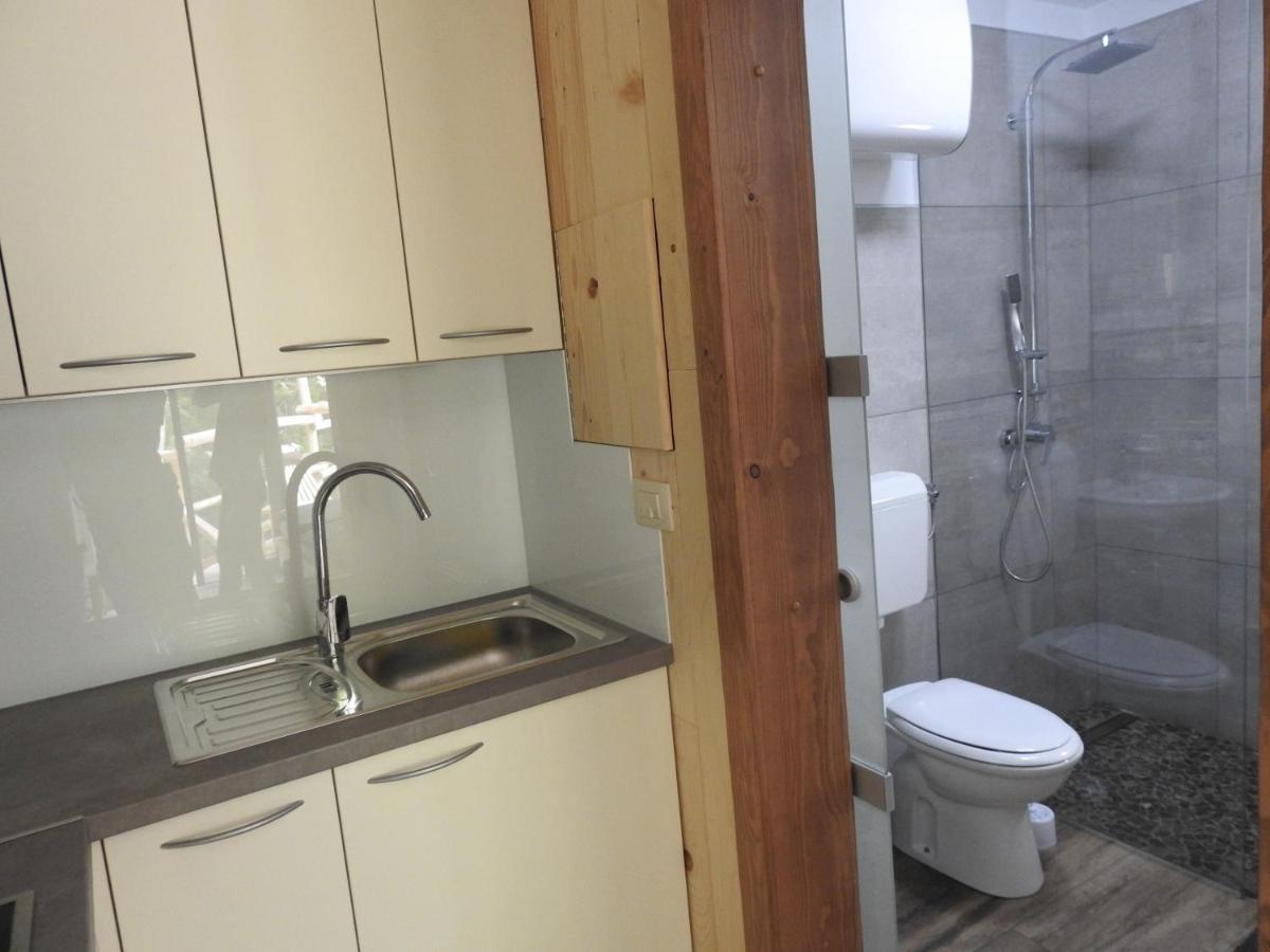 Pocitniski Hisici - Small Holiday Houses Ajdovščina Екстериор снимка